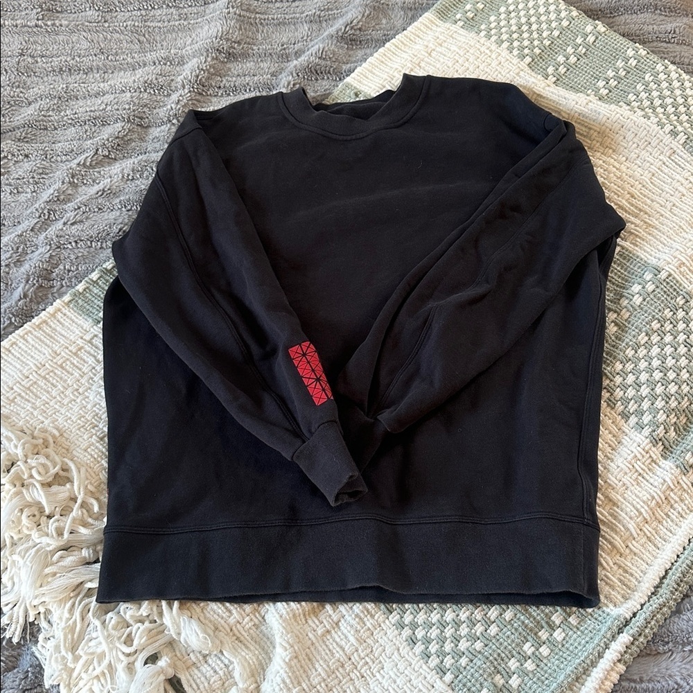 Black Lululemon Member crewneck 🖤